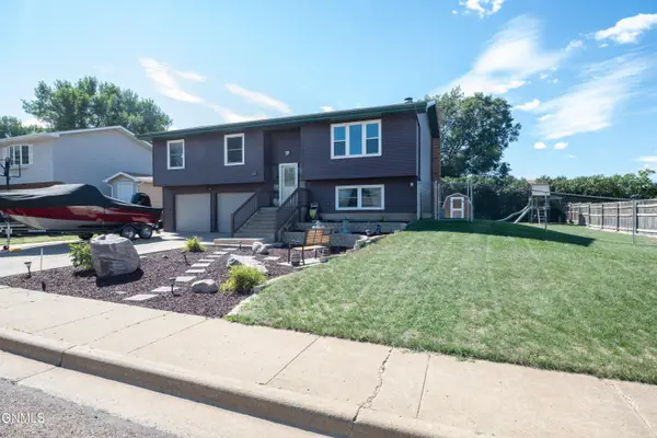 660 5th Avenue Sw, Dickinson, ND 58601