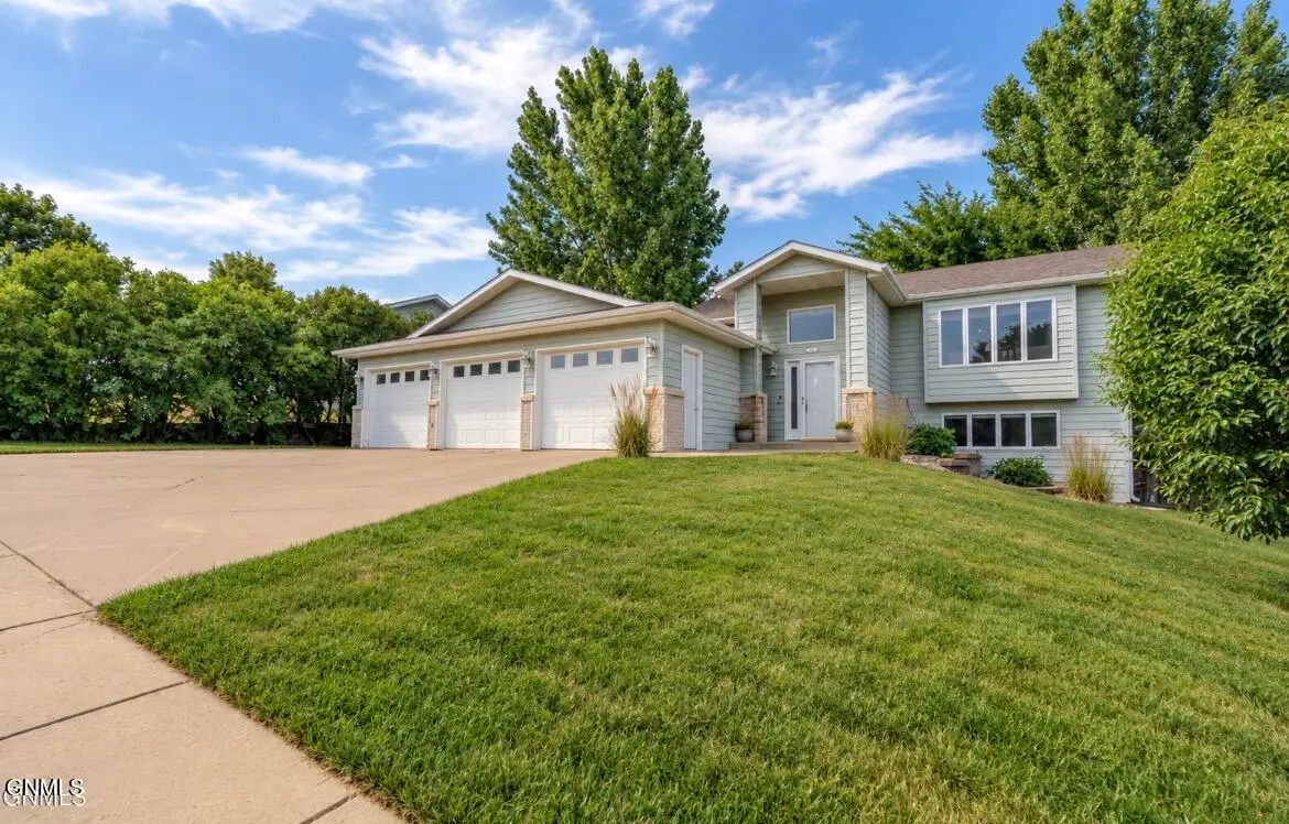 910 Mahone Avenue, Bismarck, ND 58503 - #1