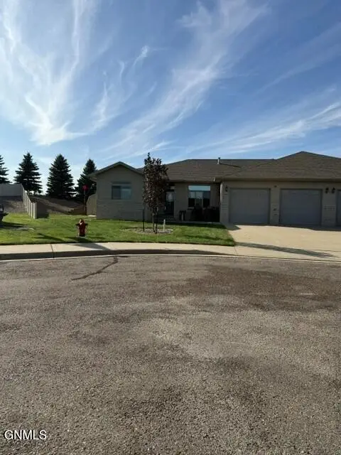 1530 Sagebrush Court, Dickinson, ND 58601