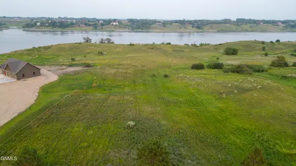 3076 Lake Front Drive, Jamestown, ND 58401