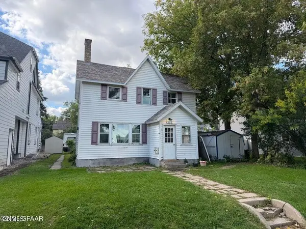 520 5th Street, Grand Forks, ND 58201