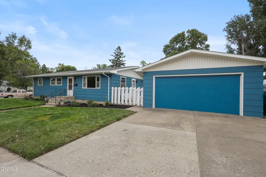 1827 N 3rd Street, Bismarck, ND 58501 - #2