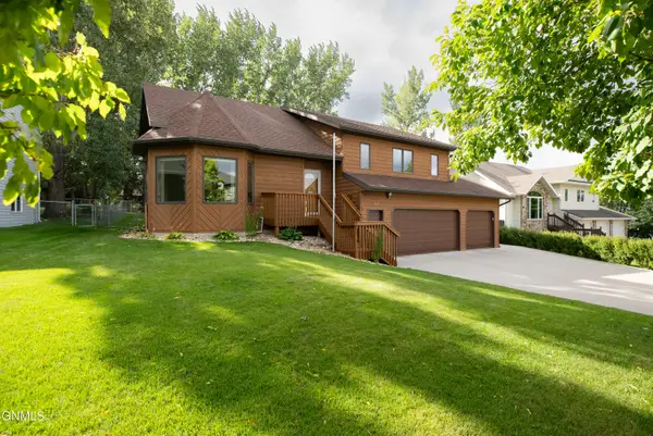 517 Brunswick Drive, Bismarck, ND 58503