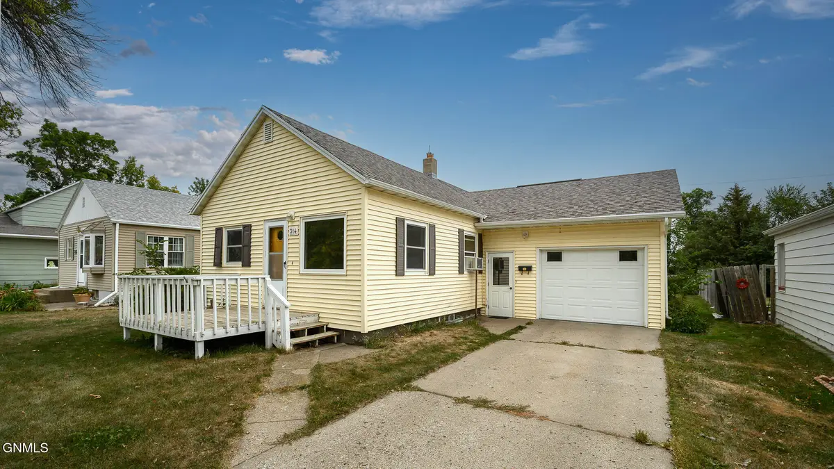 314 1st Avenue Nw, Hazen, ND 58545 - #1