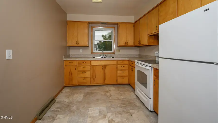 314 1st Avenue Nw, Hazen, ND 58545 - #3