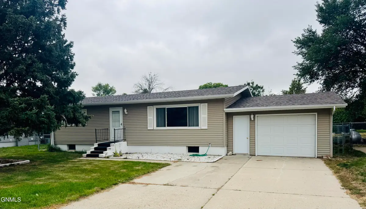 1007 Blackstone Lane, Beulah, ND 58523 - #1