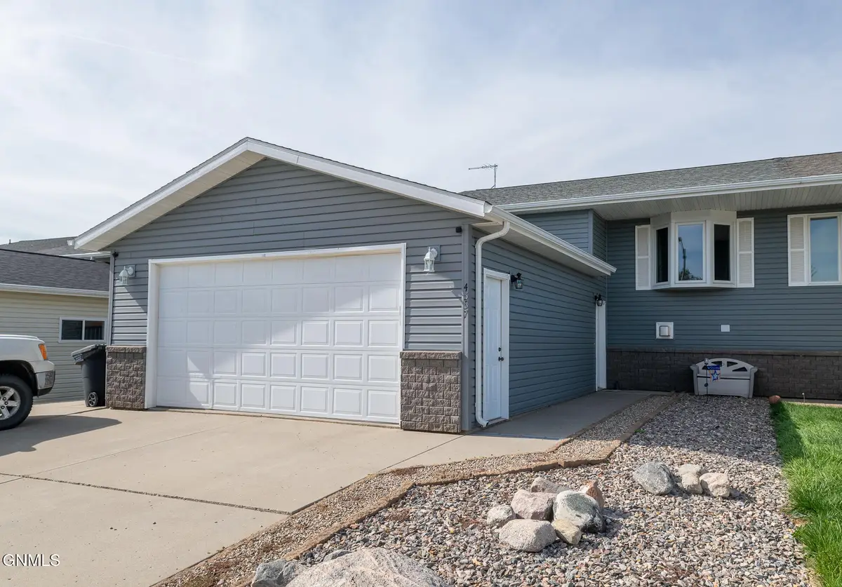 4537 30th Avenue Nw, Mandan, ND 58554 - #1