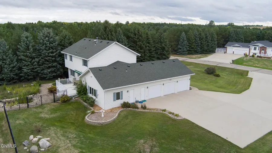 3824 Prairie Pines Loop, Bismarck, ND 58503 - #3