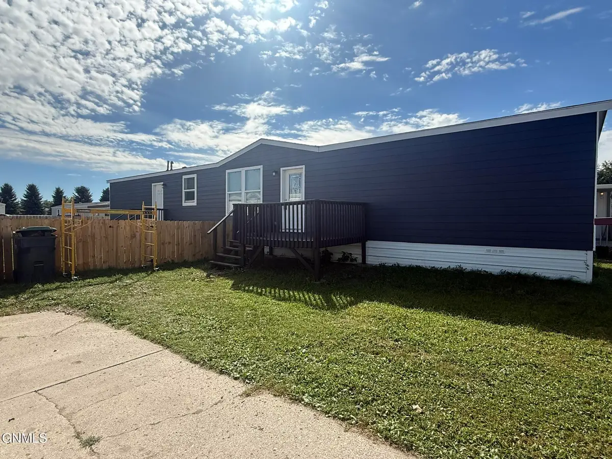 1305 Pioneer Trail, Mandan, ND 58554 - #1