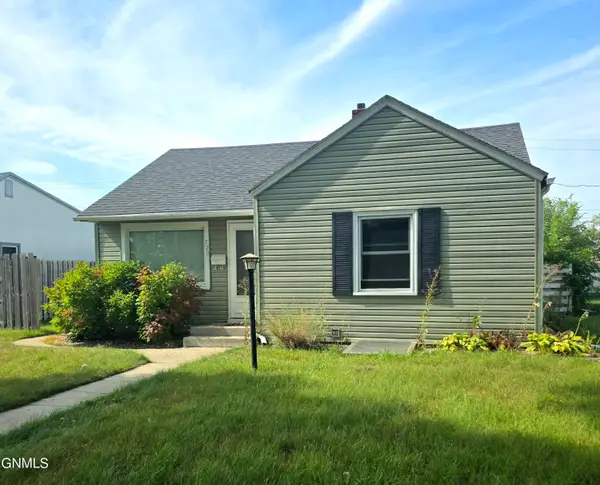720 8th Avenue Se, Jamestown, ND 58401