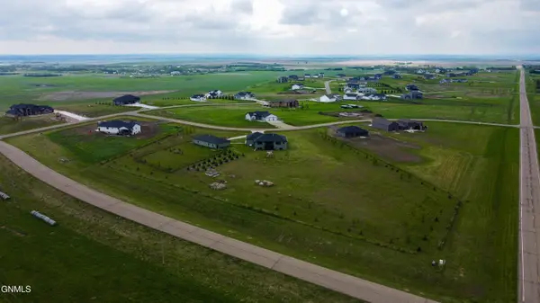6605 Shoal Drive, Bismarck, ND 58503