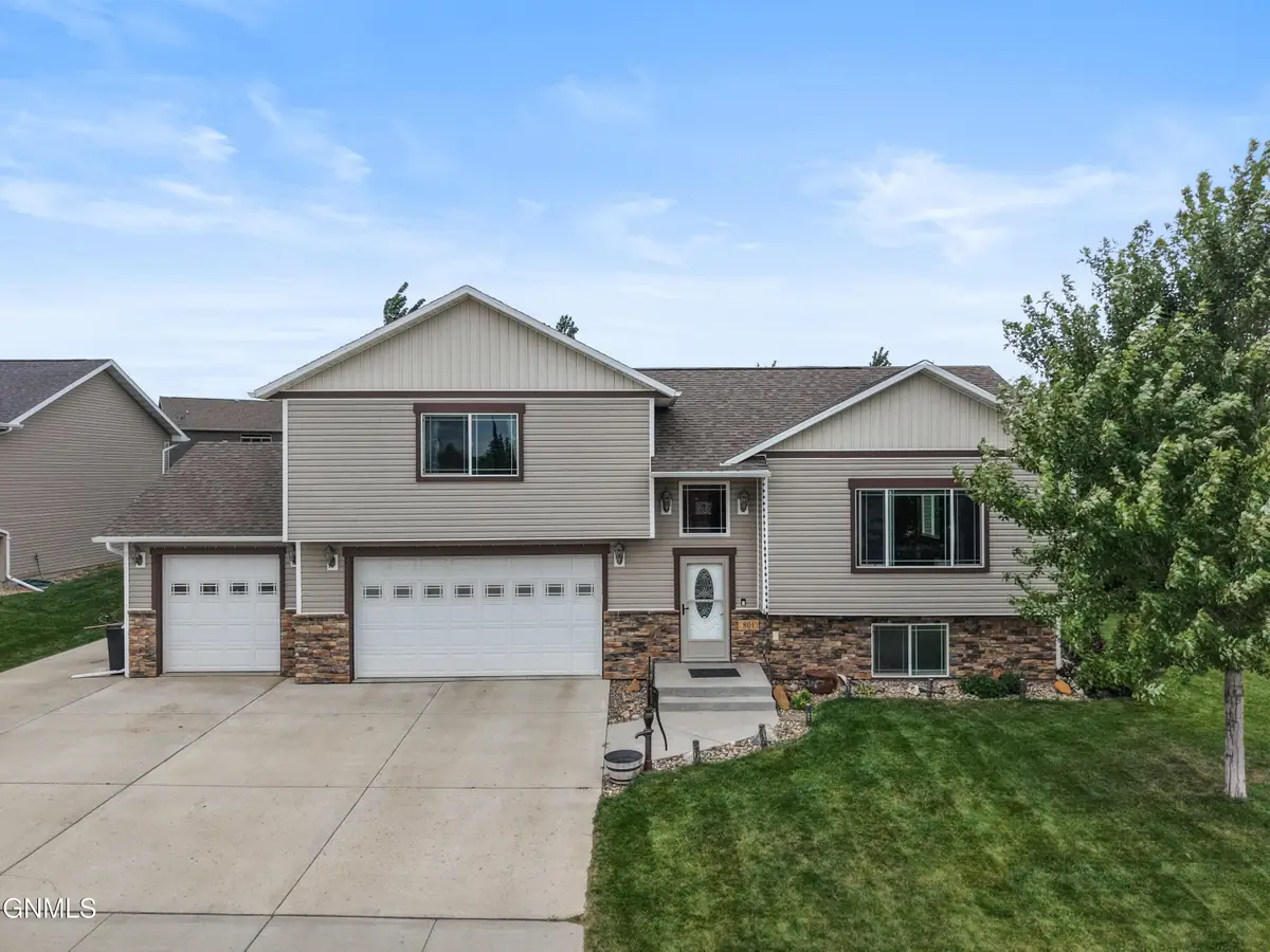 801 Sunflower Lane Sw, Mandan, ND 58554 - #1