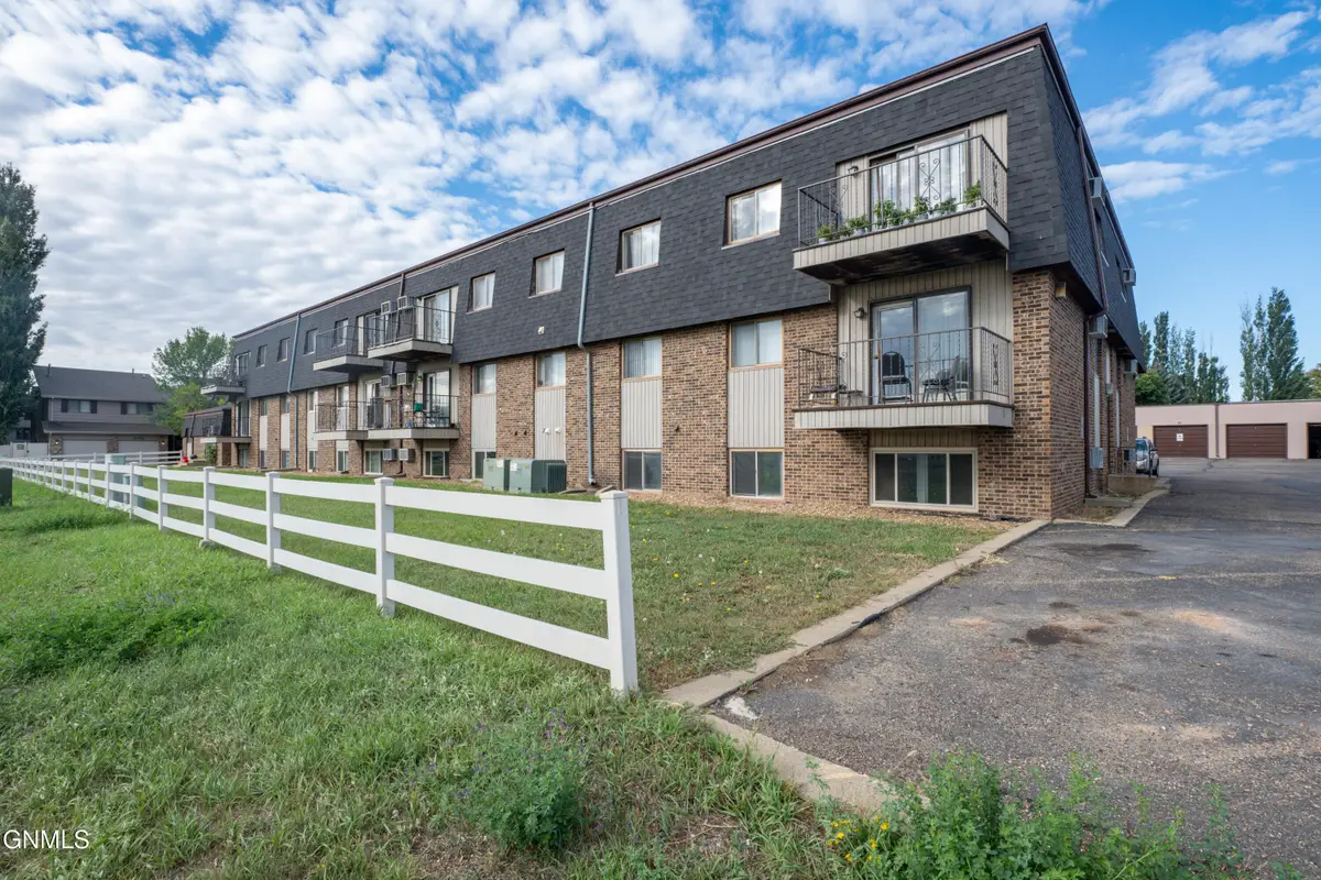 665 23rd Street W #3, Dickinson, ND 58601 - #1