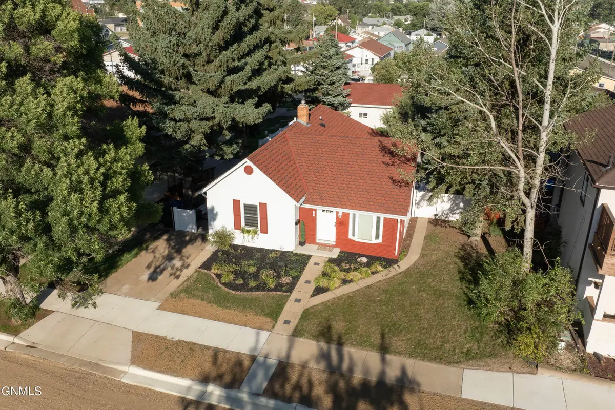 161 1st Avenue Se, Dickinson, ND 58601 - #1
