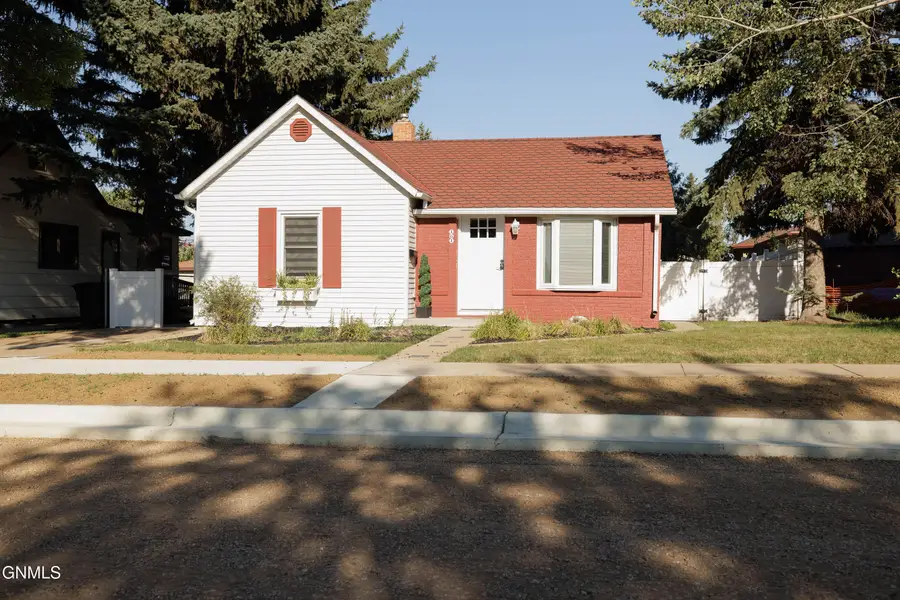 161 1st Avenue Se, Dickinson, ND 58601 - #2