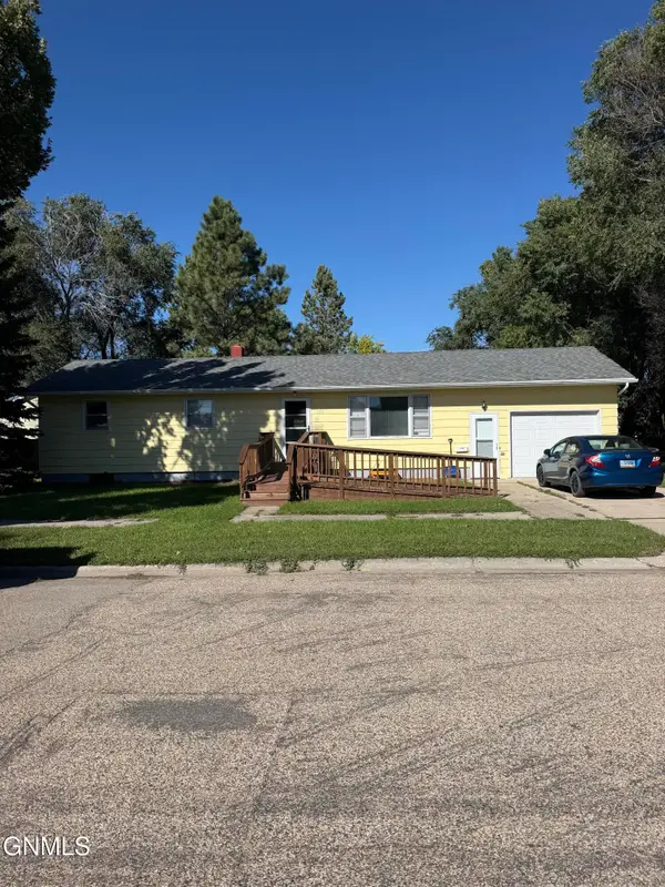 207 3rd Avenue Se, Crosby, ND 58730