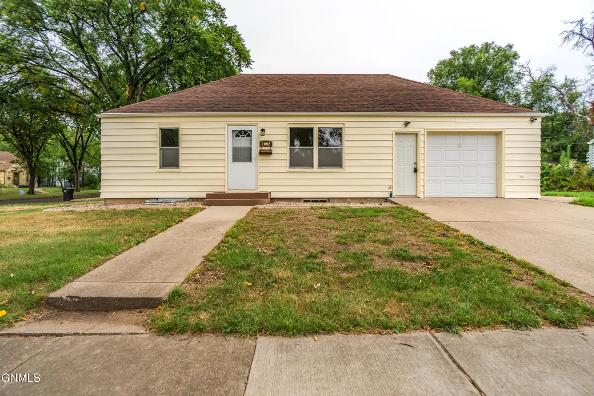 1002 E F Avenue E, Bismarck, ND 58501 - #1