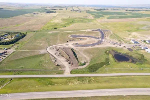 4522 Blackstone Lane Nw, Mandan, ND 58554