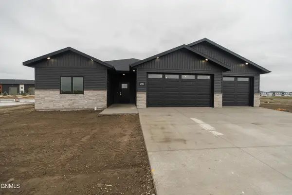 200 Paradise Drive, Bismarck, ND 58504
