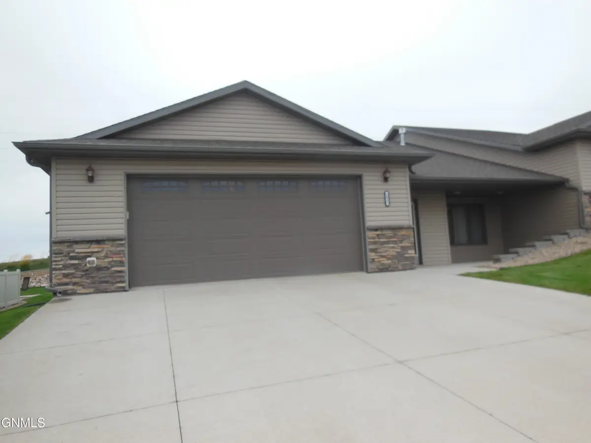 1037 N 33rd Street, Bismarck, ND 58501 - #1