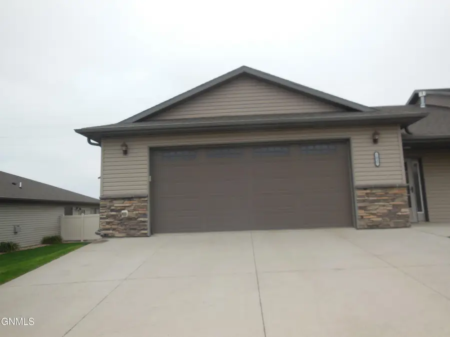 1037 N 33rd Street, Bismarck, ND 58501 - #3