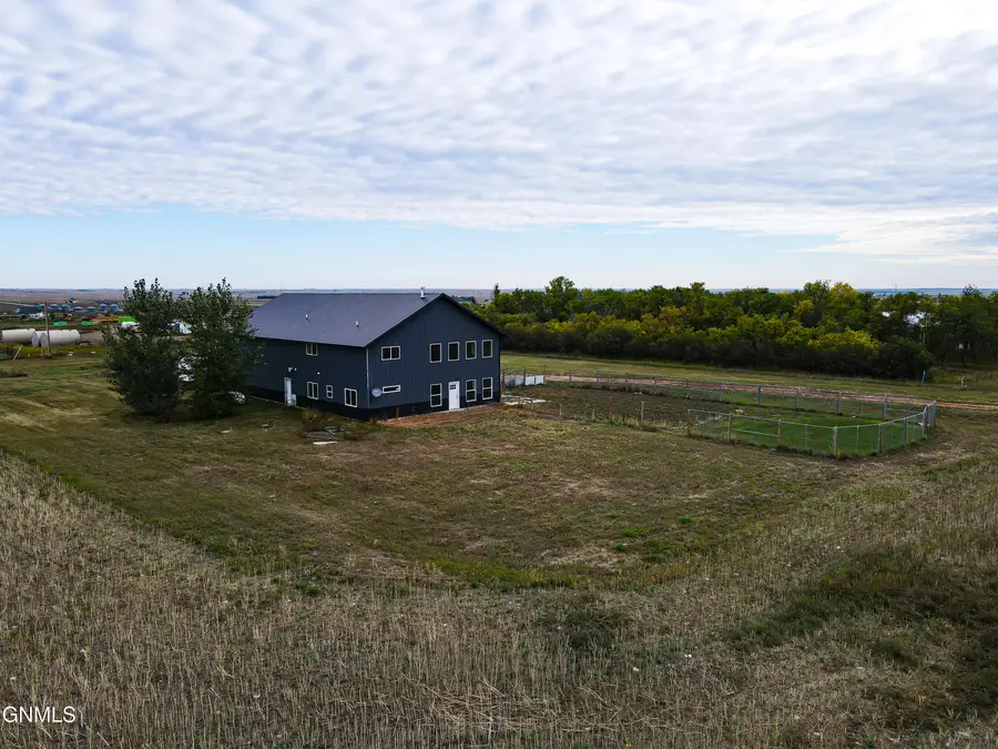 15112 53rd Street Nw, Williston, ND 58801 - #3