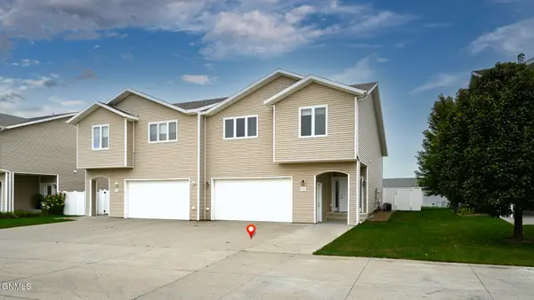 1720 Calgary Loop, Bismarck, ND 58503