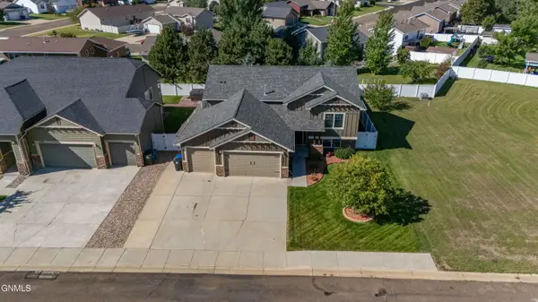 817 15th Avenue E, Dickinson, ND 58601