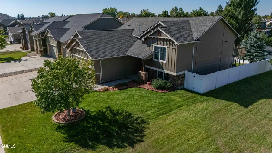 817 15th Avenue E, Dickinson, ND 58601 - #2