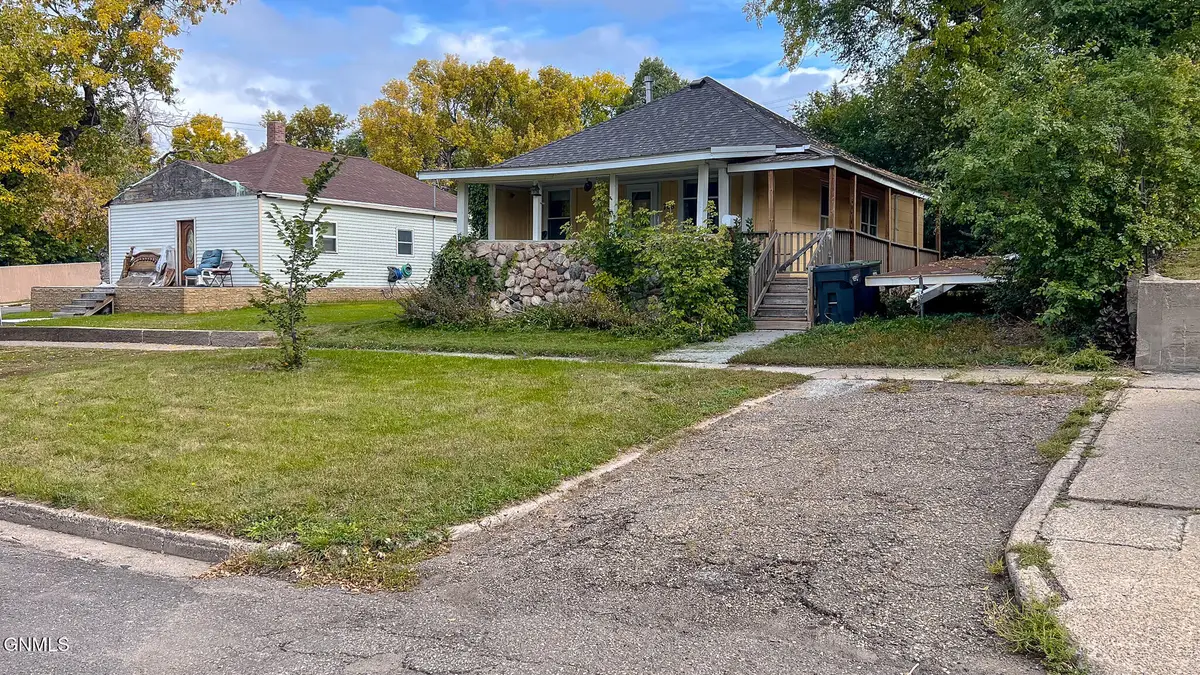 708 5th Avenue Nw, Mandan, ND 58554 - #1