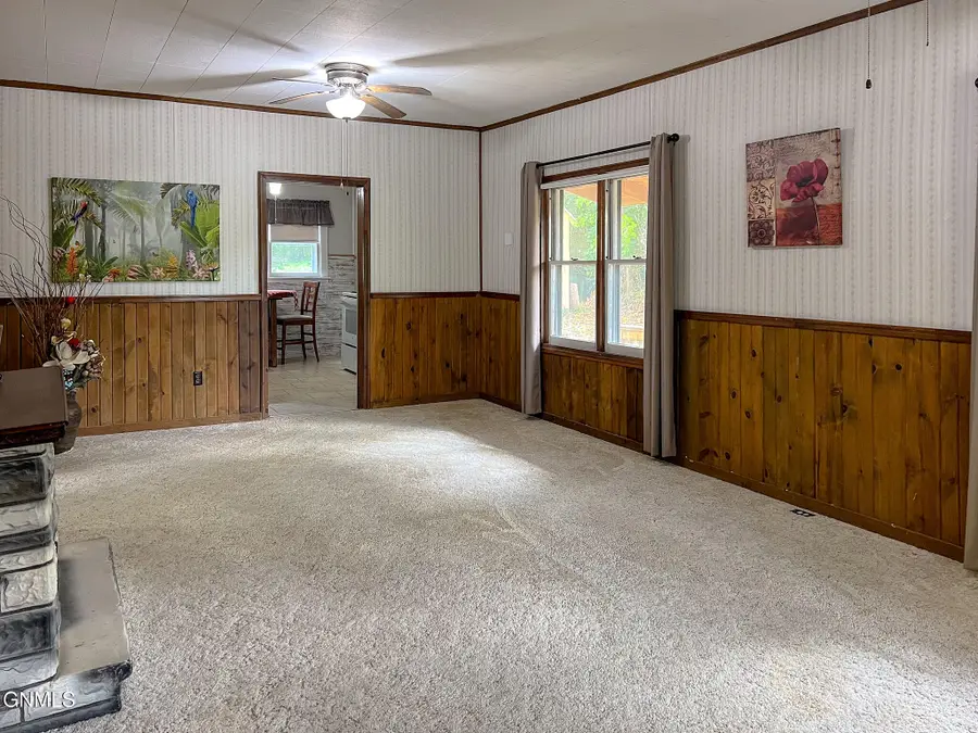 708 5th Avenue Nw, Mandan, ND 58554 - #3