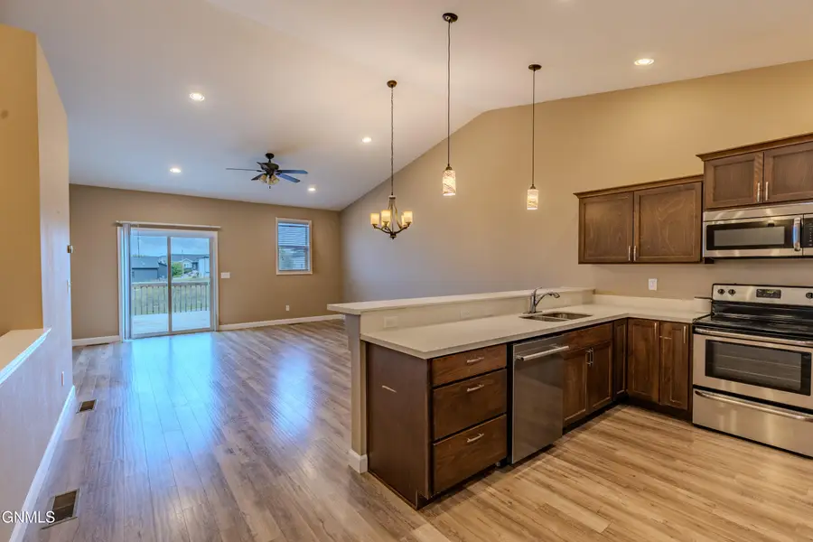306 Lena Court Se, Mandan, ND 58554 - #3