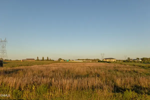 11319 Pauls Drive, Menoken, ND 58558