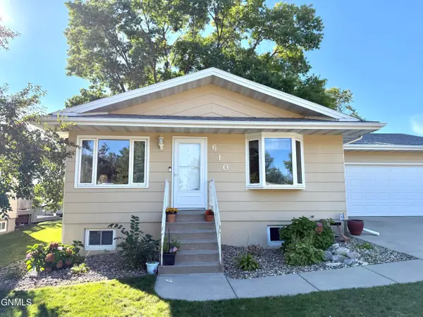 610 N 25th Street, Bismarck, ND 58501