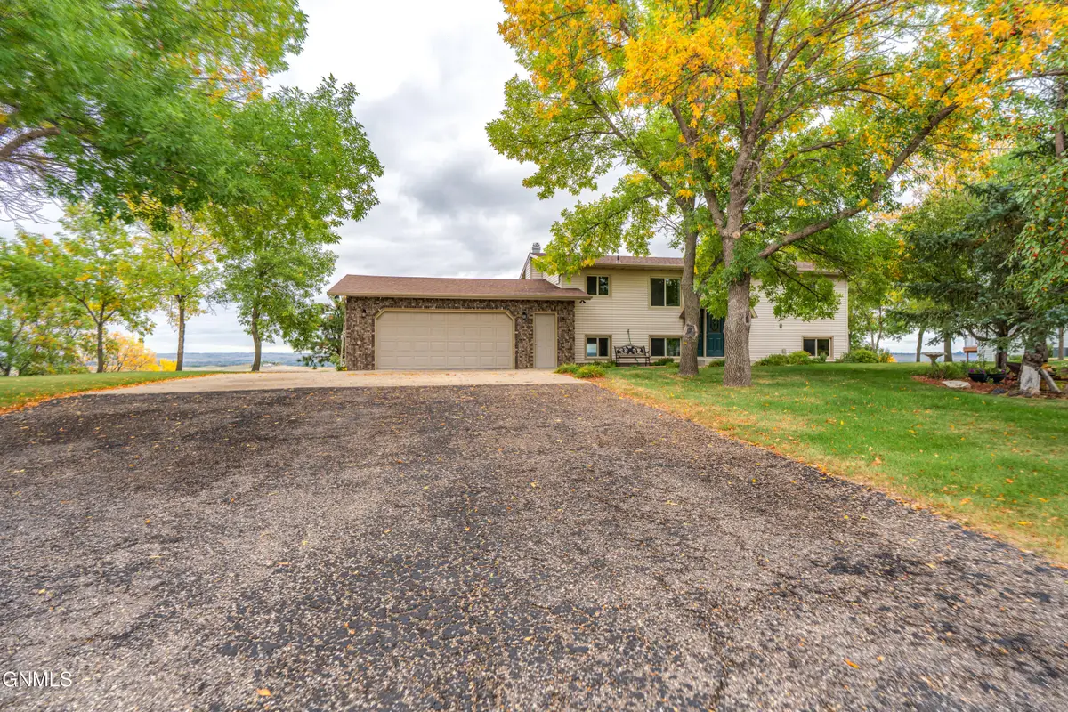 4104 Old Red Trail Nw, Mandan, ND 58554 - #1