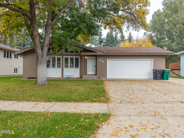 1615 Omaha Drive, Bismarck, ND 58504