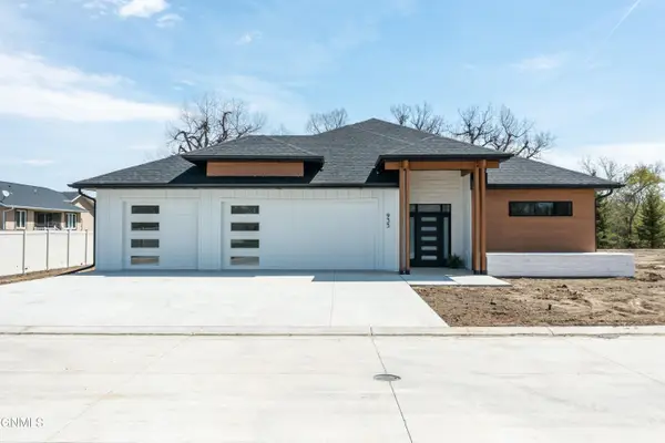 935 Nimitz Court, Bismarck, ND 58504