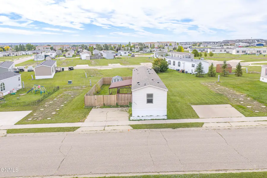 2207 38th Street W, Williston, ND 58801 - #2