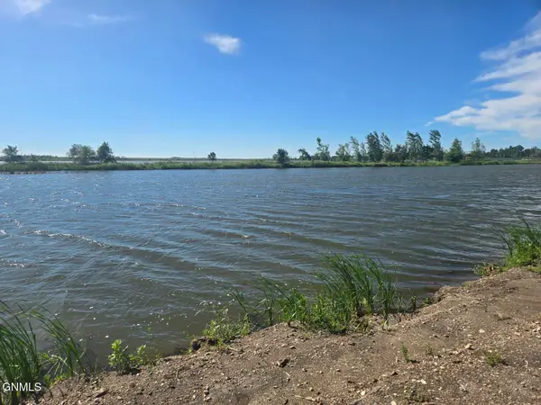 120 Round Lake Road, Pettibone, ND 58475