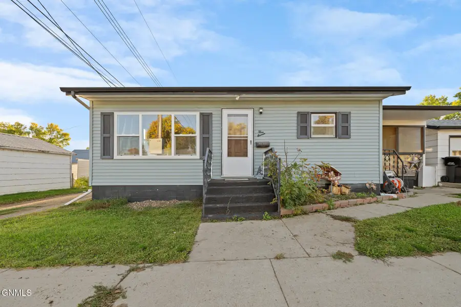 311 9th Avenue W, Williston, ND 58801 - #3