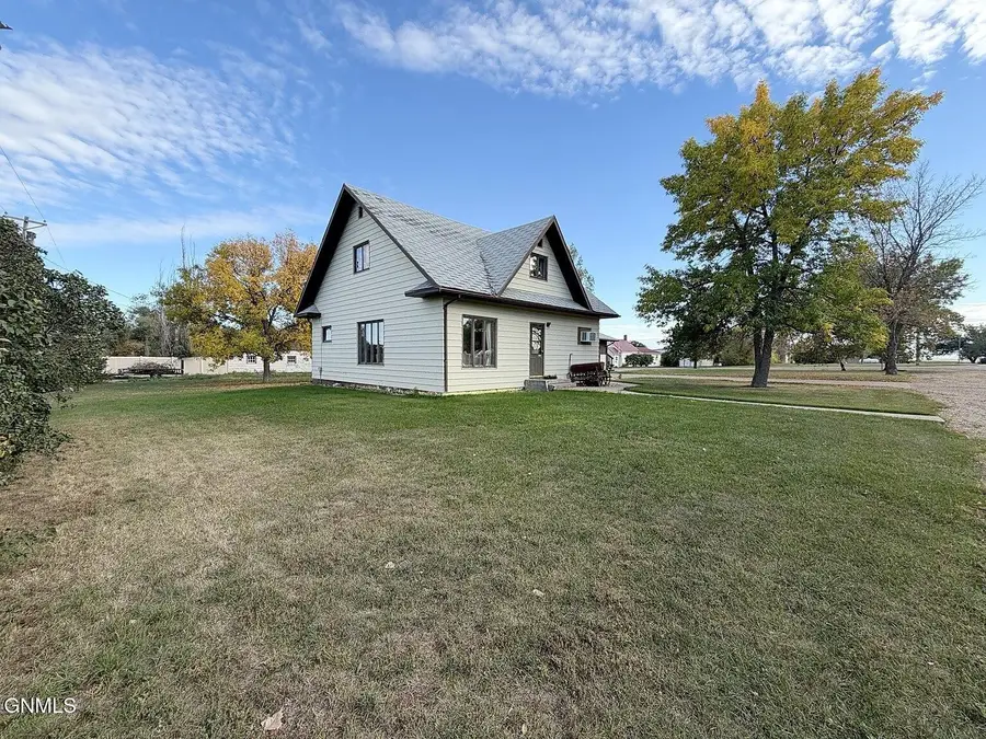 115 3rd Avenue S, Medicine Lake, MT 59247 - #2