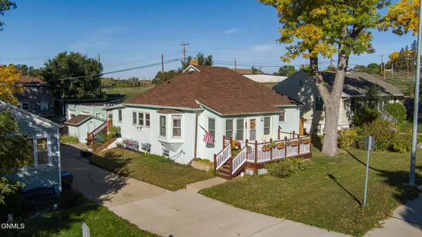 809 6th Avenue Nw, Mandan, ND 58554