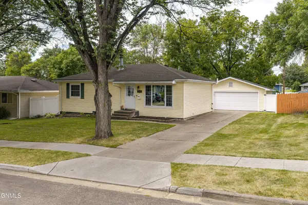 1952 Saint Benedict Drive, Bismarck, ND 58501