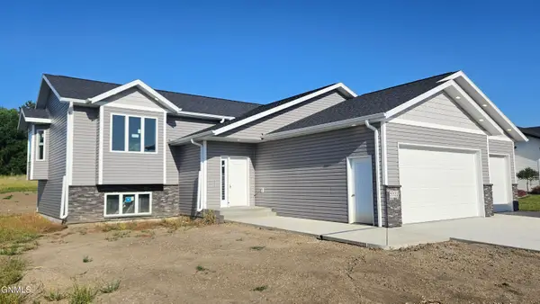 5322 Titanium Drive, Bismarck, ND 58503
