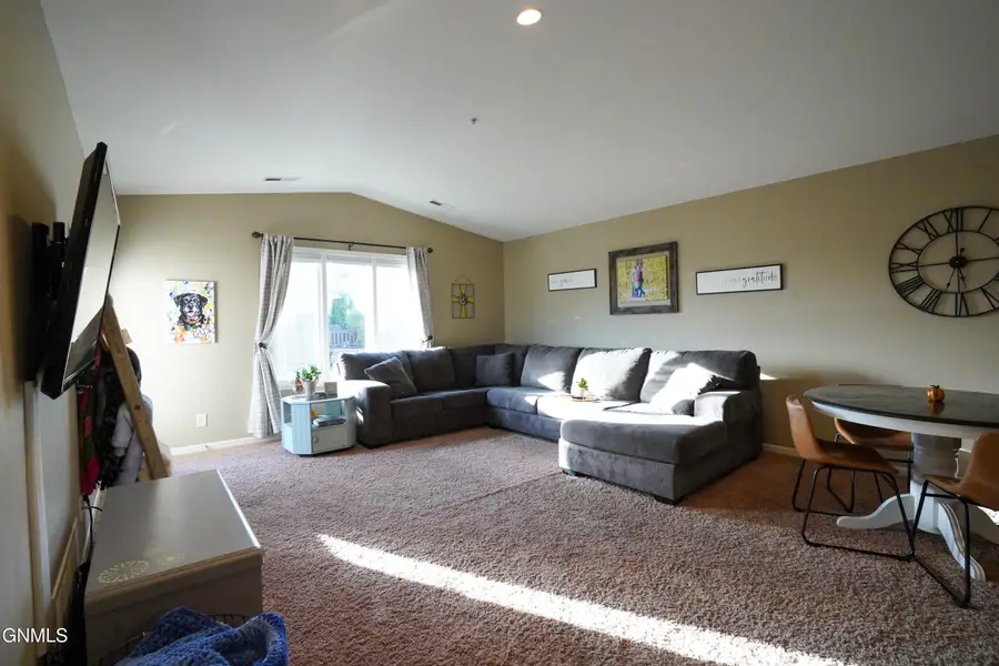 1790 Calgary Avenue #6, Bismarck, ND 58503 - #3