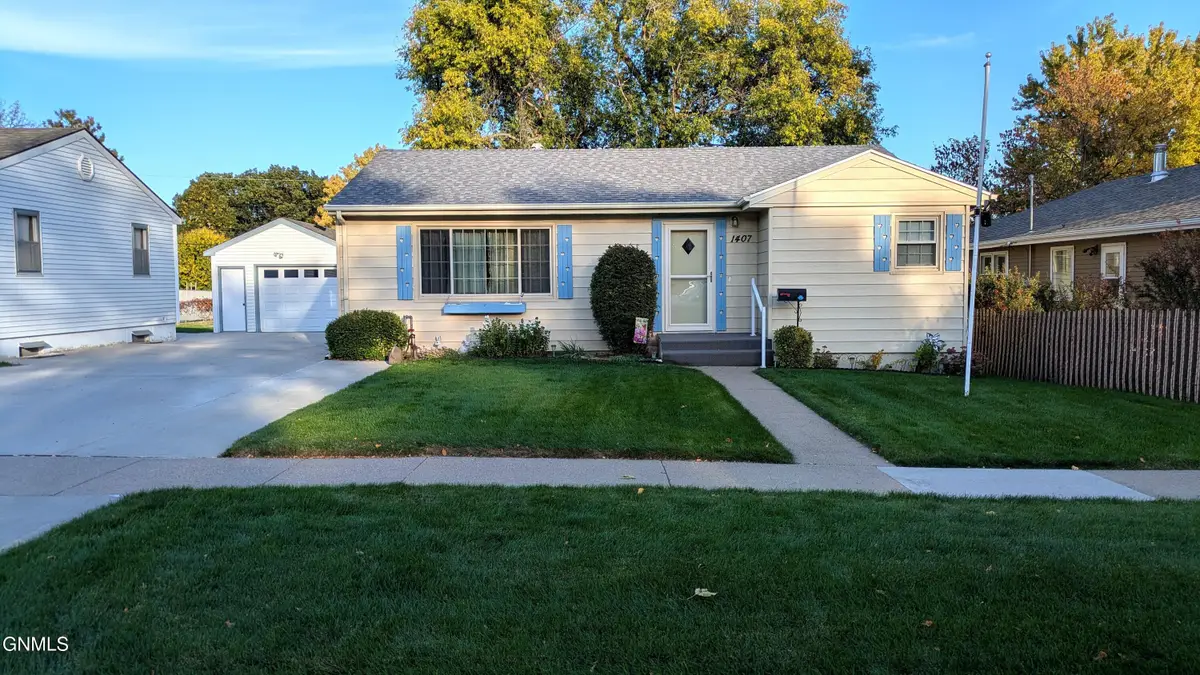 1407 15th Street N, Bismarck, ND 58501 - #1