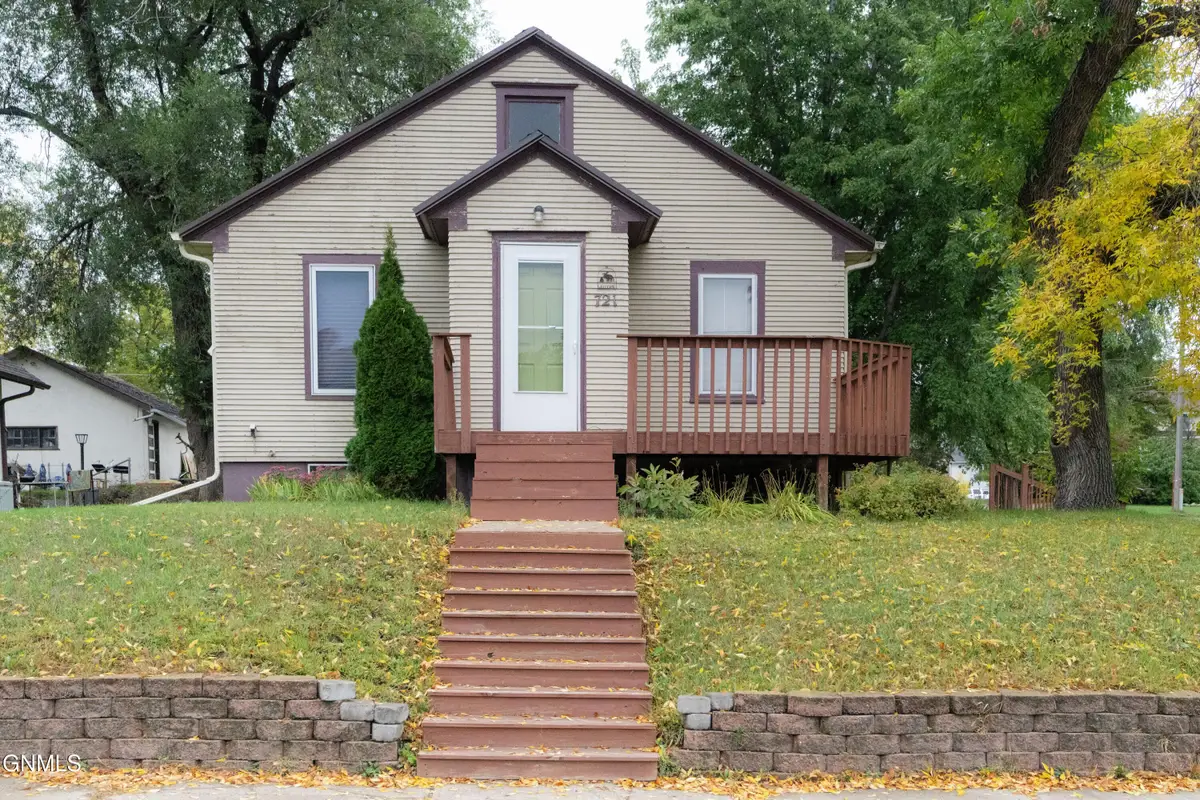 721 4th Avenue Se, Jamestown, ND 58401 - #1