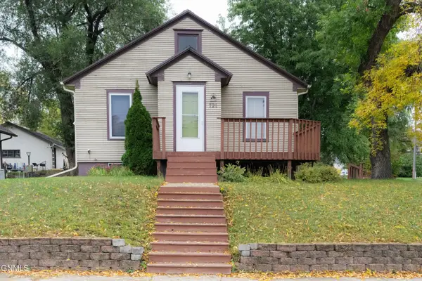 721 4th Avenue Se, Jamestown, ND 58401