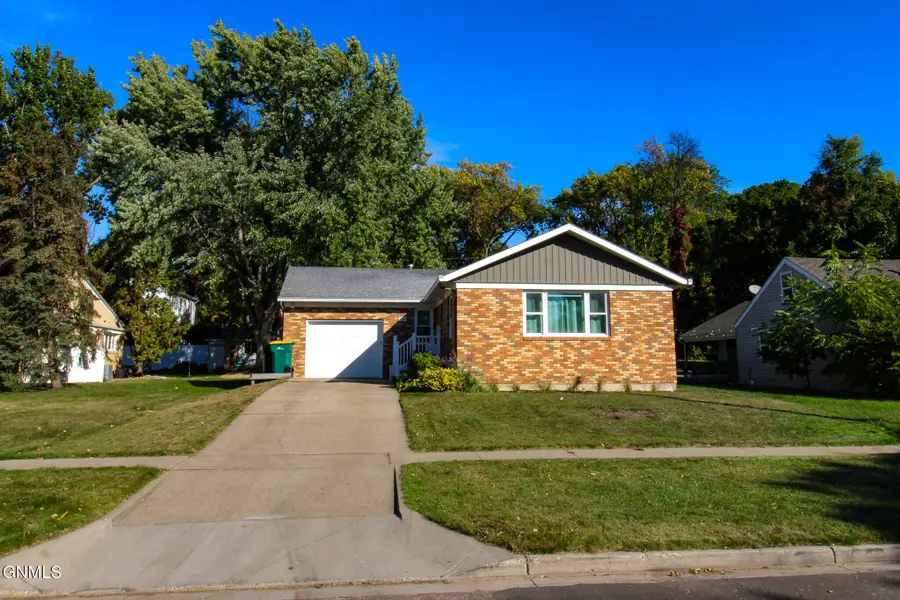 904 W Ave C, Bismarck, ND 58501 - #2