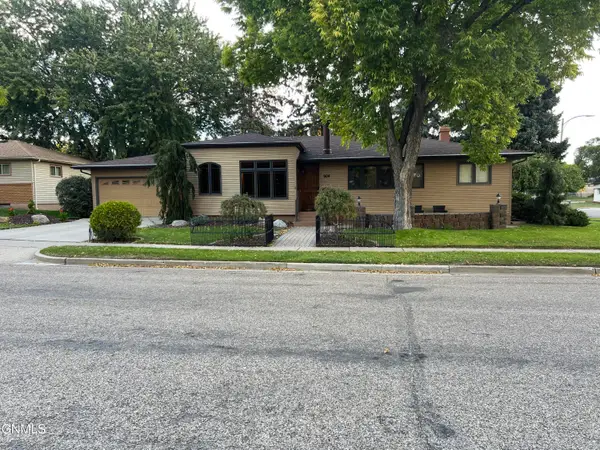 904 Owens Avenue W, Bismarck, ND 58501